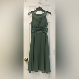 Connected Apparel Green Sleeveless Evening Formal Dress Size 6